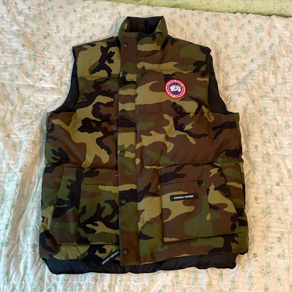 Men’s Authentic Canada Goose camo winter vest